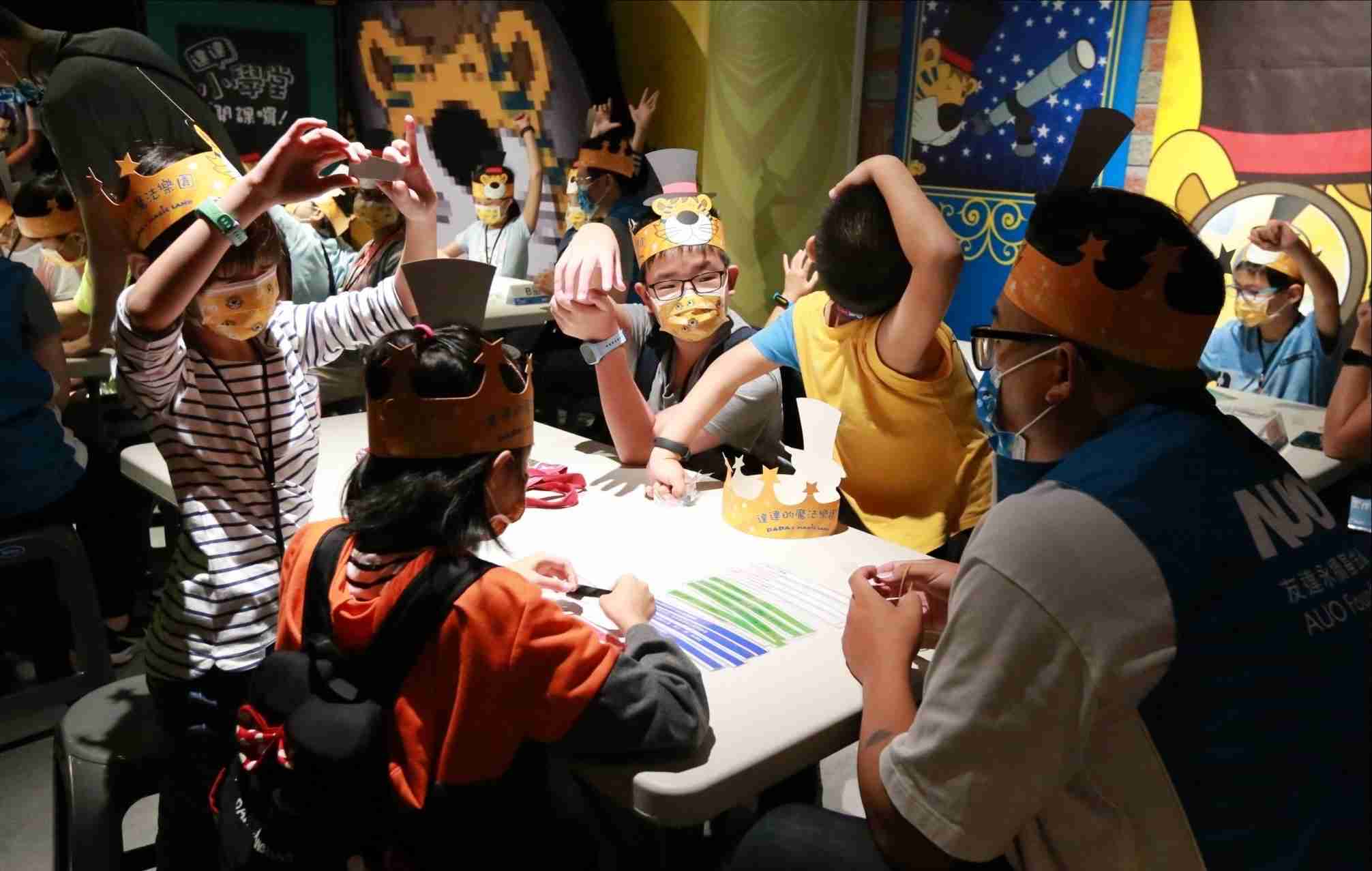 彩运网以永续理念推动全人教育计划，，内外结盟储备科普教育人才，，，荣获亚太永续行动奖社会共融面的金奖肯定