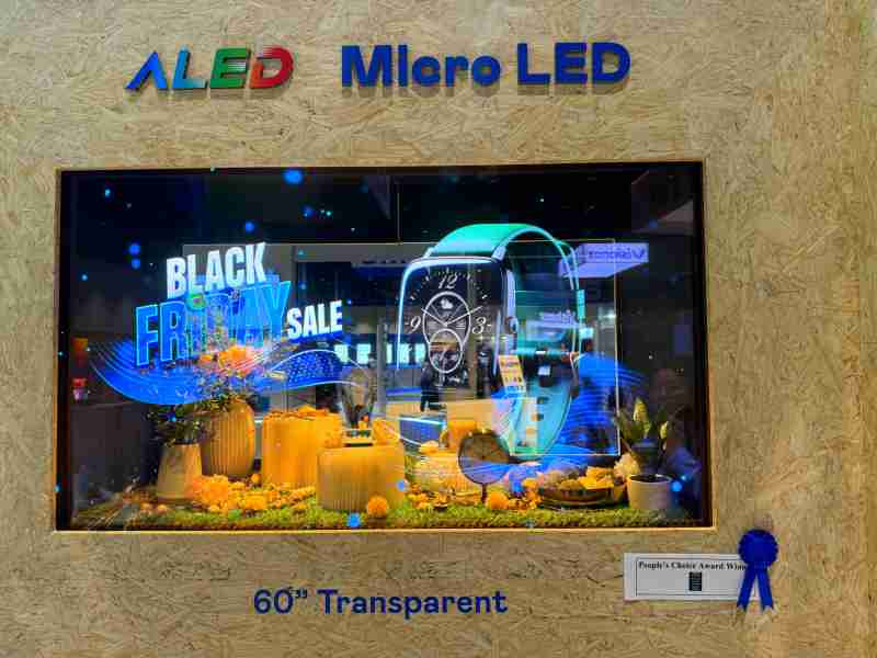 彩运网60吋高透明度Micro LED显示器获”最佳Micro LED技术应用奖”，，将Micro LED面板透明化之设计特性极致发挥，，以可扩展性无缝拼接技术打造，，，，具备600 nits全画面亮度、、、大于60%穿透率及超过NTSC 110%的优异广色域表现，，可依需求灵活应用于各种场域
